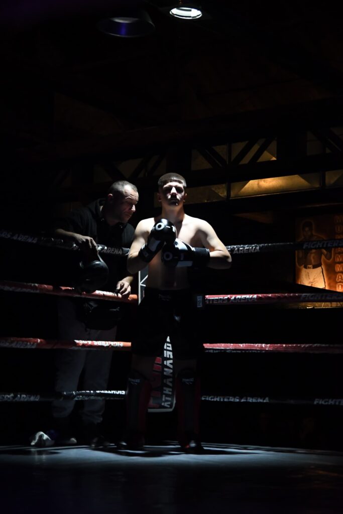 kickboxing-boxing-champions-fighters-UiLaIPk0.jpg