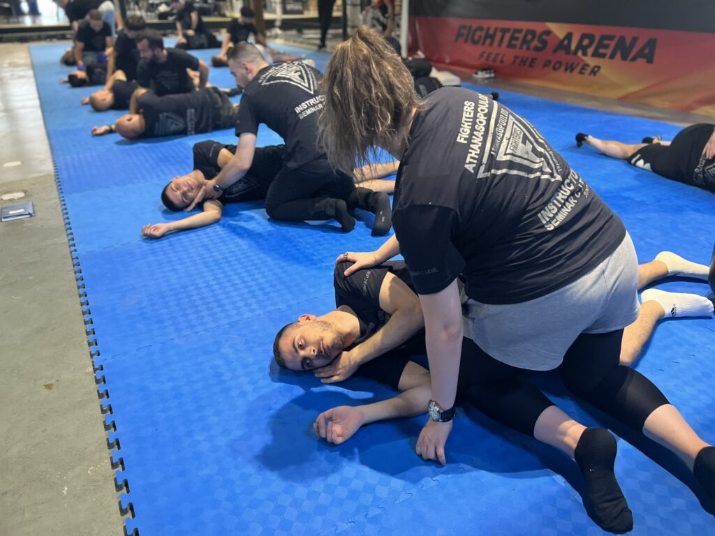 instructors-seminar-kickboxing-learning-61CJy197.jpg